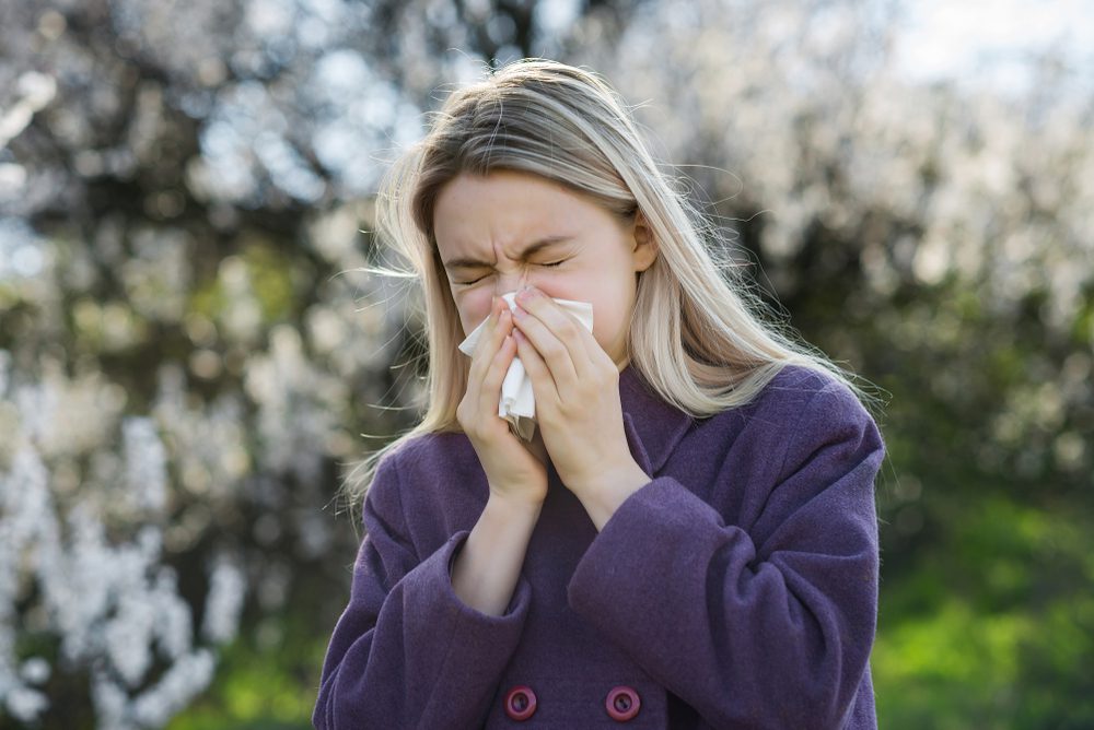 6 Natural Ways To Manage Your Seasonal Allergies - How to Live Younger